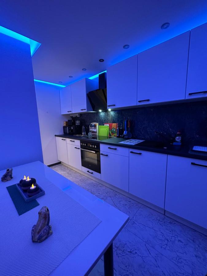 Modern Apartments Neuburg T - Top - 2 Zimmer, Badewanne, Balkon, Parkplatz, Kueche, Wi-Fi, Tv Neuburg an Der Donau Dış mekan fotoğraf