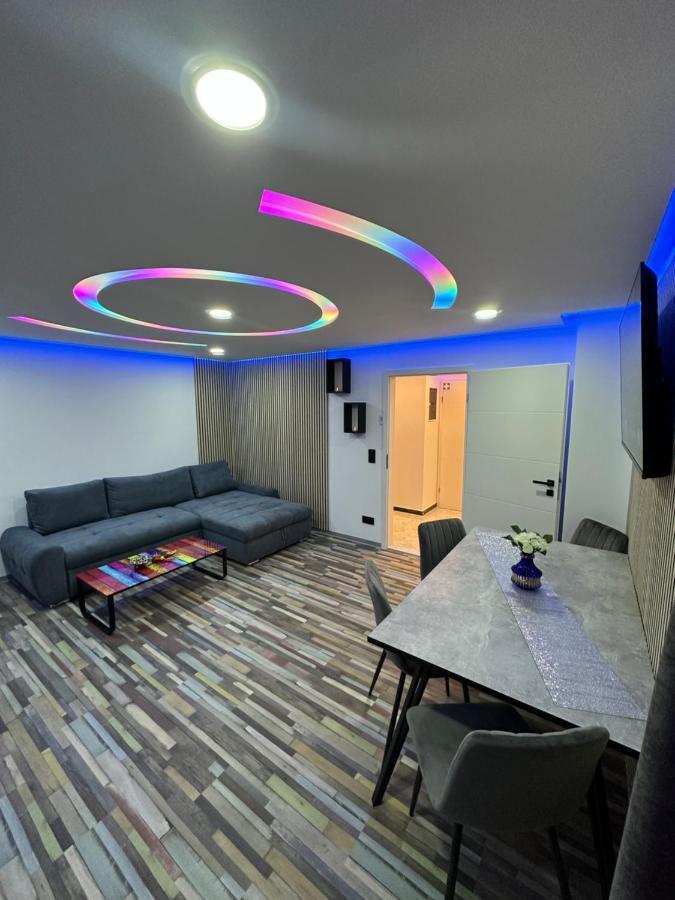 Modern Apartments Neuburg T - Top - 2 Zimmer, Badewanne, Balkon, Parkplatz, Kueche, Wi-Fi, Tv Neuburg an Der Donau Dış mekan fotoğraf