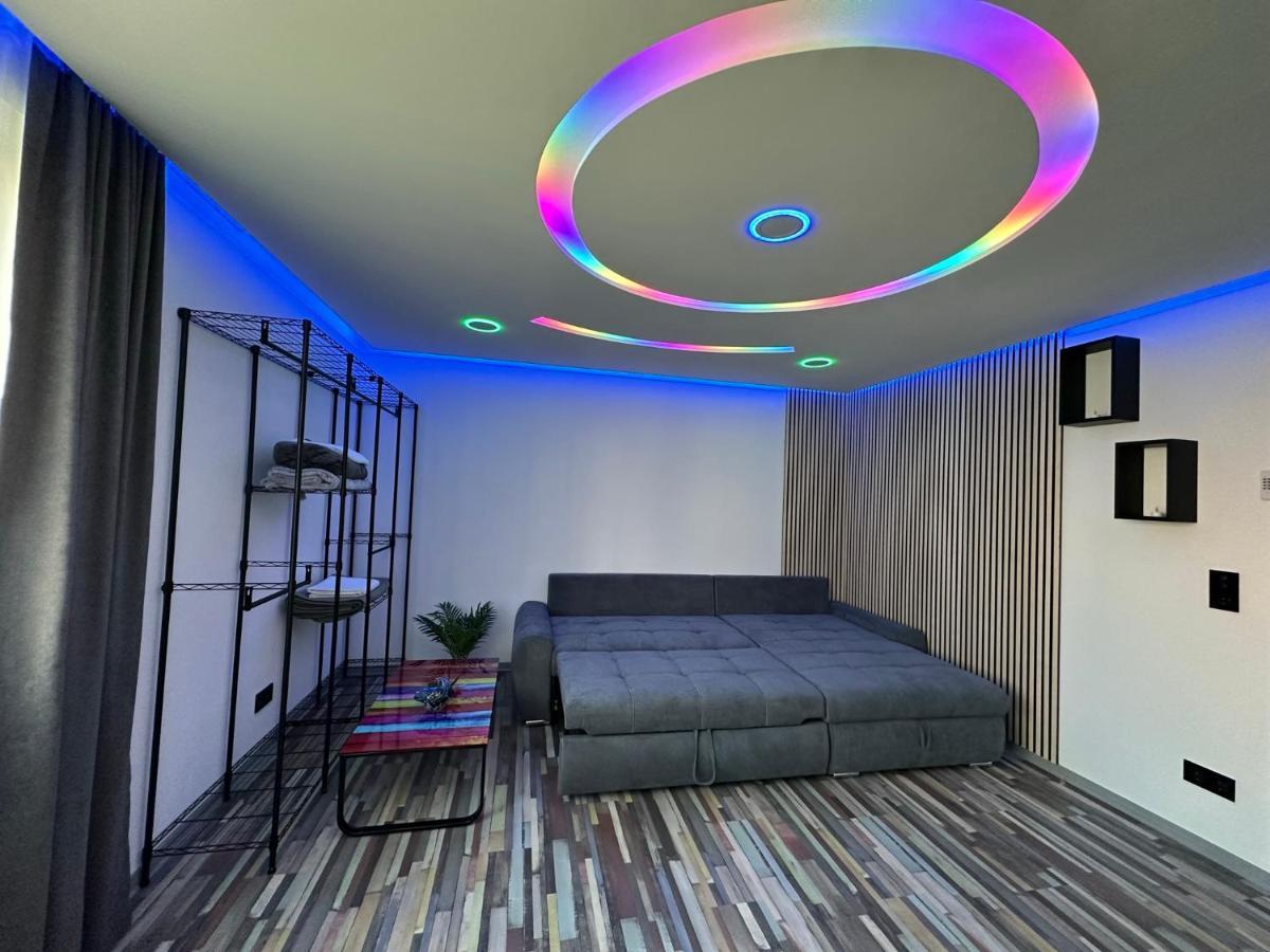 Modern Apartments Neuburg T - Top - 2 Zimmer, Badewanne, Balkon, Parkplatz, Kueche, Wi-Fi, Tv Neuburg an Der Donau Dış mekan fotoğraf